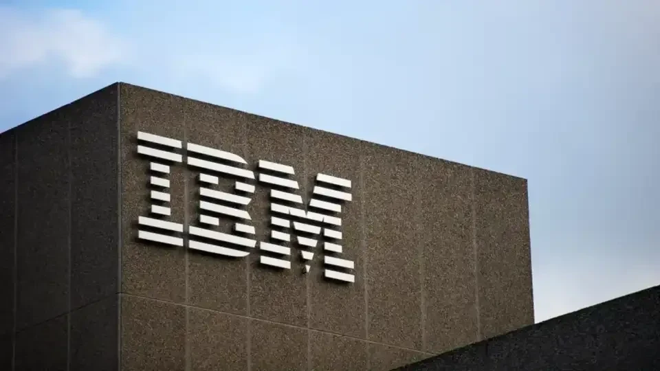 IBM mise sur une seconde technologie quantique : le rachat de HRL marque un tournant stratégique