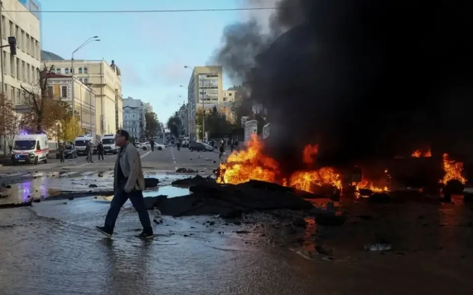 Ukraine : les frappes russes se poursuivent et mettent les infrastructures sous pression